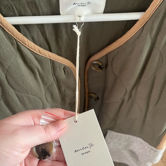 NWT- The Amente quilted coat size m/l - Picture 10 of 12